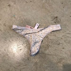 Victoria’s Secret NWT leopard thong size medium